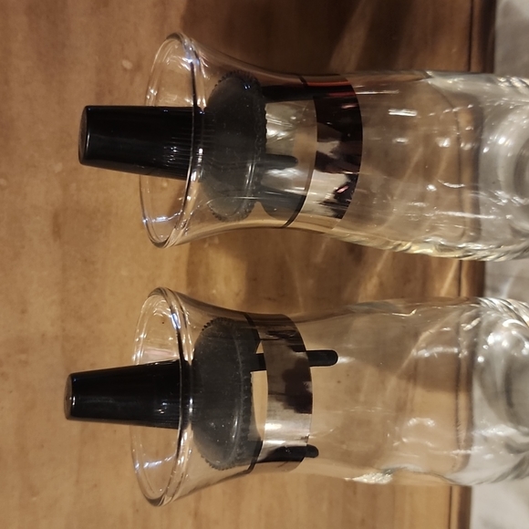 SALE! Vintage Pyrex? (unmarked) glass salt/pepper or oil and vinegar jars/shak… - Picture 3 of 3
